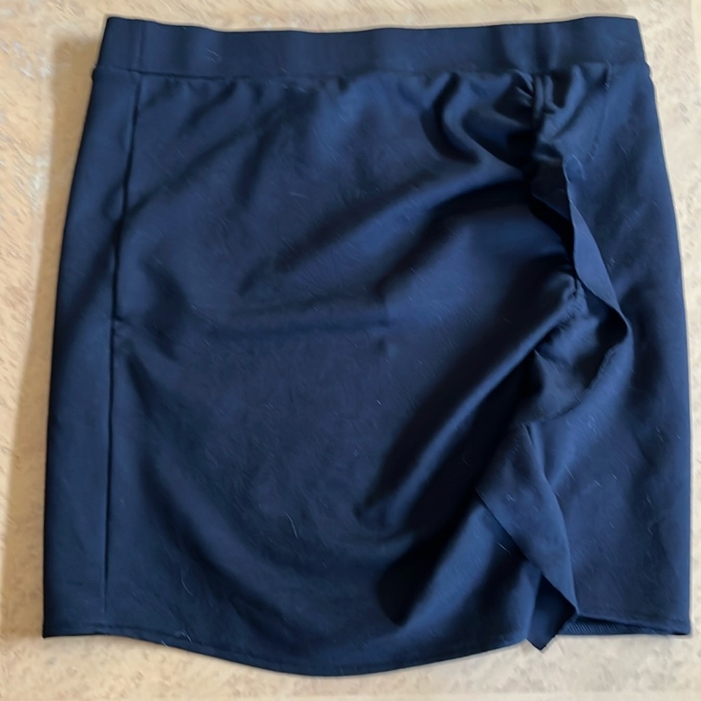 H&M Divided Black Knit Ruffle Mini Skirt M